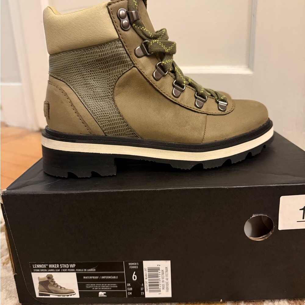 Sorel Olive and Black Winter Boots